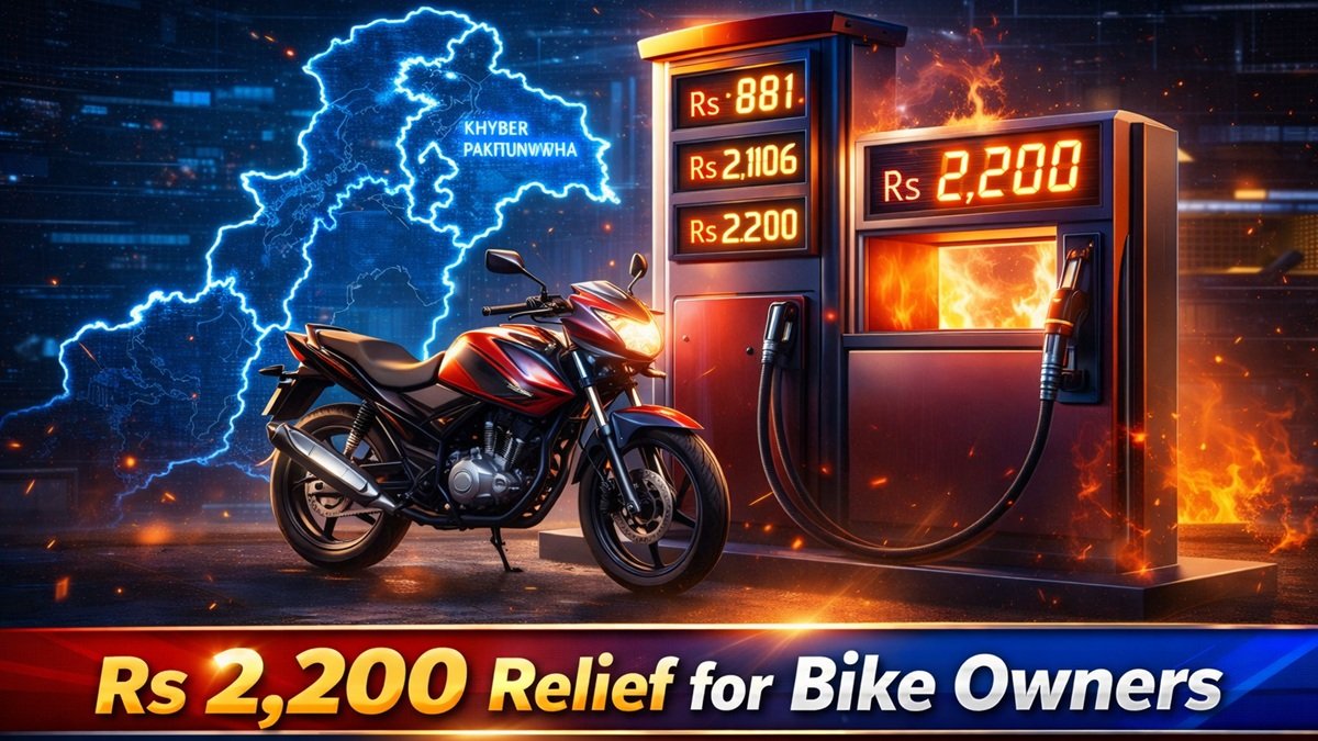 Busy market street Pakistan economy daily life